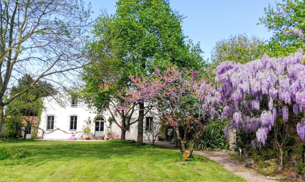 Au Logis De La Mongie Bed & Breakfast Soullans Exterior photo