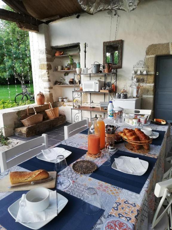 Au Logis De La Mongie Bed & Breakfast Soullans Exterior photo